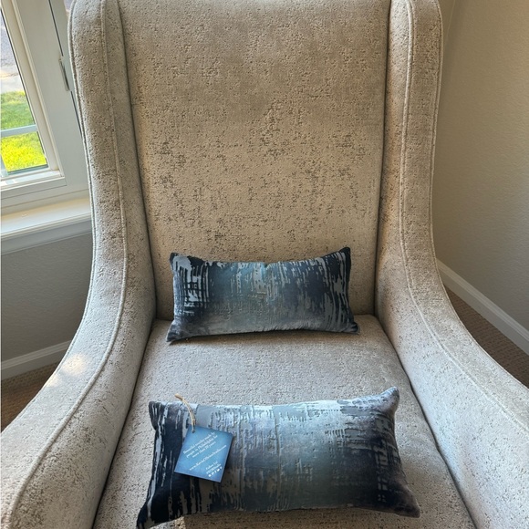 2 mini lumbar pillows NWTS - Picture 4 of 6